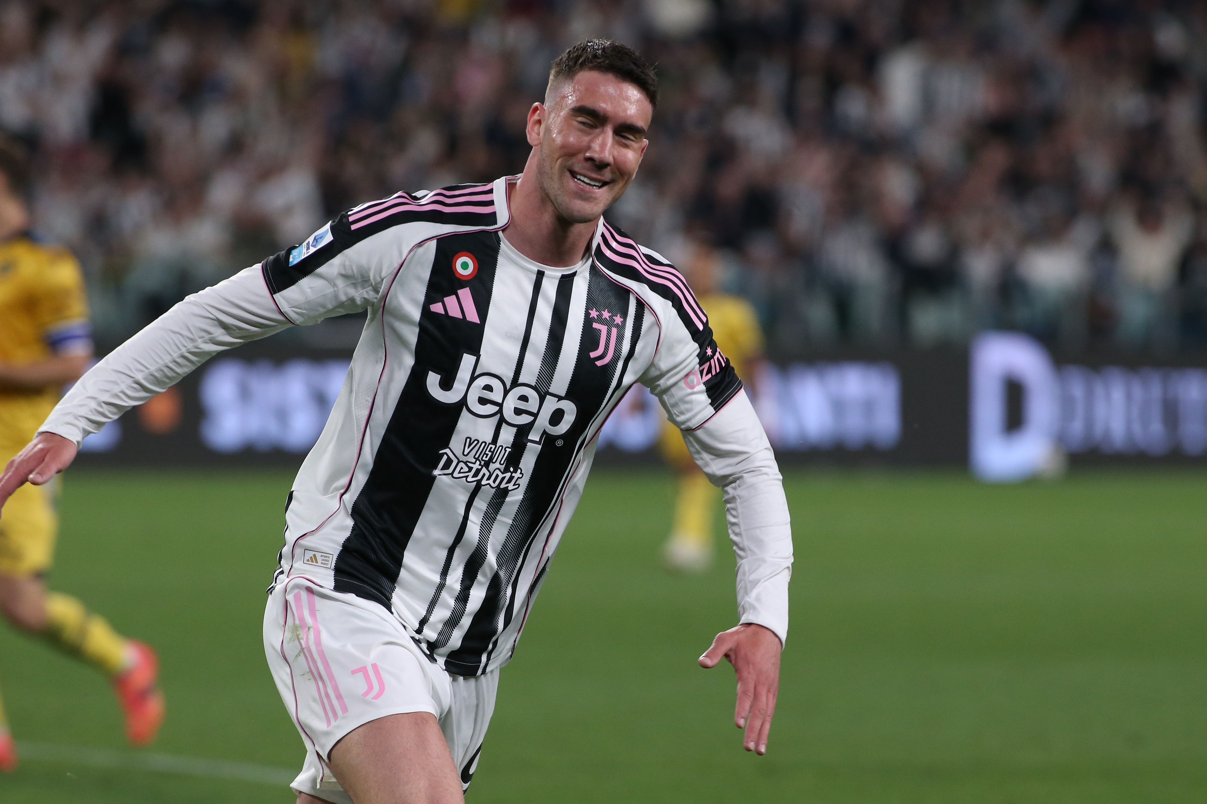 爱游戏官方入口-意天空：DV9转会没进展，1200万欧年薪难接盘&amp;除非有沙特球队介入