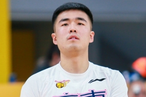 爱游戏-媒体人：张文逸留广东因成长空间 杜锋骂归骂&amp;一直都愿给纠错机会