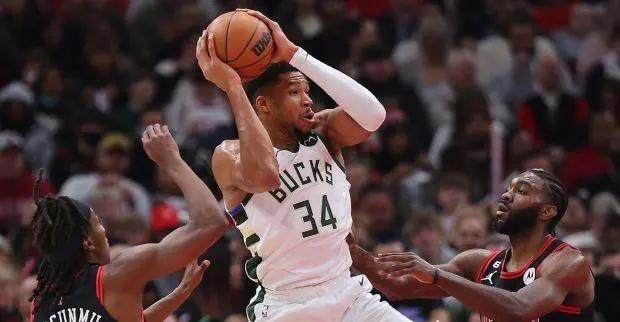 爱游戏官方入口-39次出手换来恐怖数据 雄鹿4连败急需为字母减负