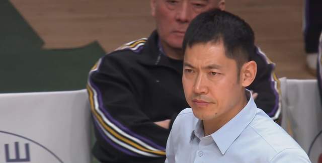 爱游戏体育-狂输23分后，多位媒体人发声，怒斥缺乏精神领袖，矛头对准张庆鹏